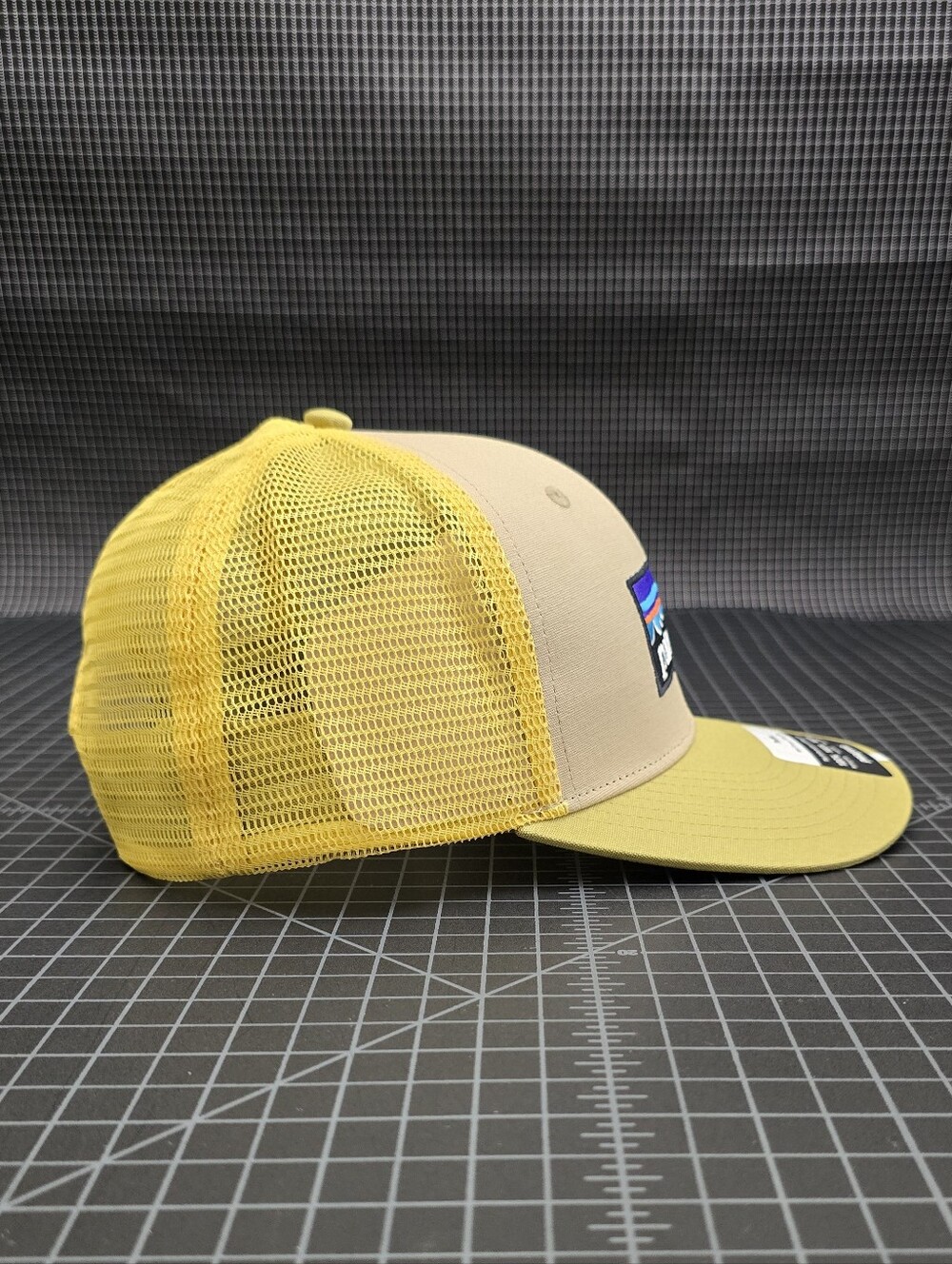 PATAGONIA P-6 LOGO TRUCKER HAT - OAR TAN - Picture 3 of 10
